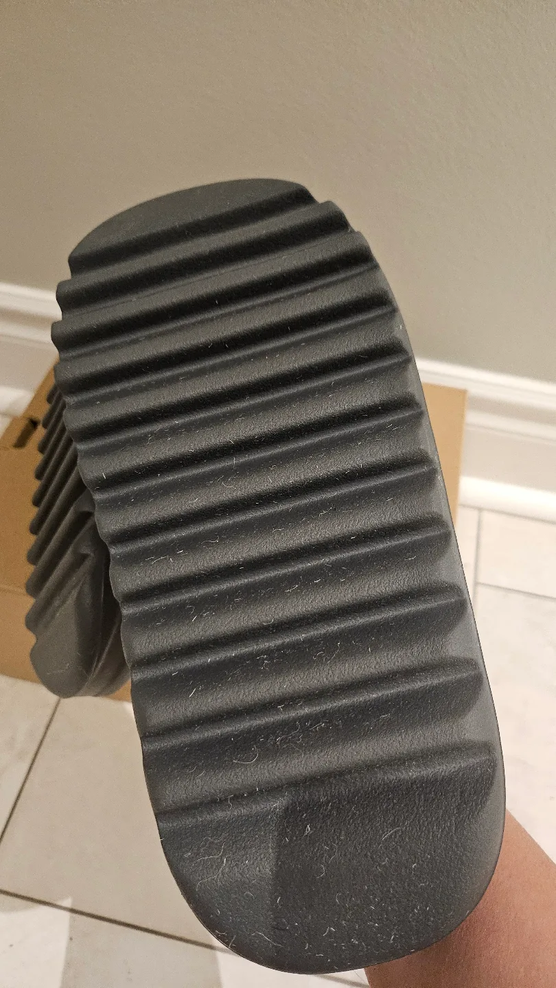 Yeezy Slide size 10 Brand New AUTHENTIC image indicator(2)