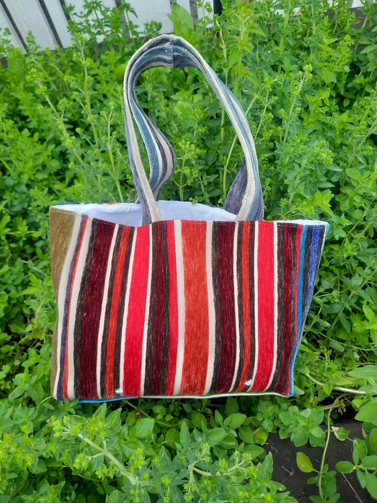 Striped Tote Bag image indicator(2)