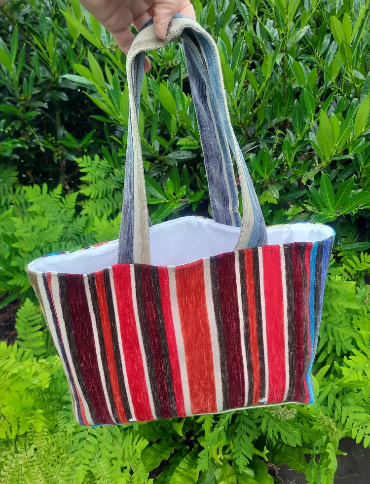 Striped Tote Bag image indicator(3)