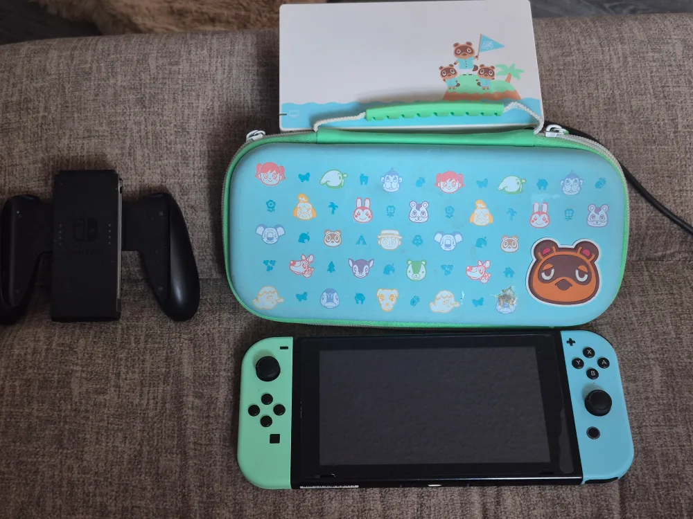 Animal Crossing Nintendo Switch Bundle thumbnail
