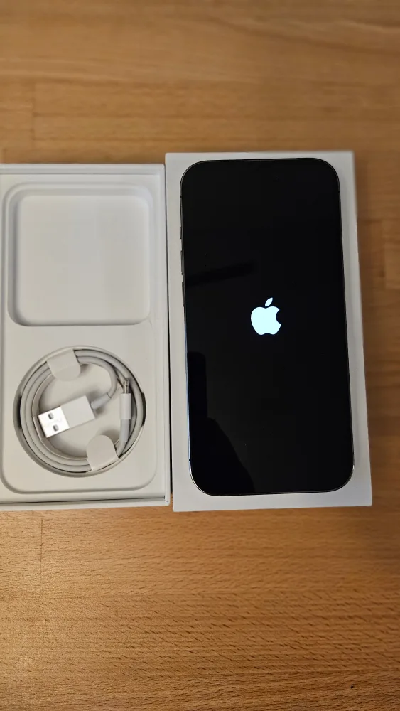 Apple iPhone 14 pro 128 gb 93 bh mint perfect new condition thumbnail