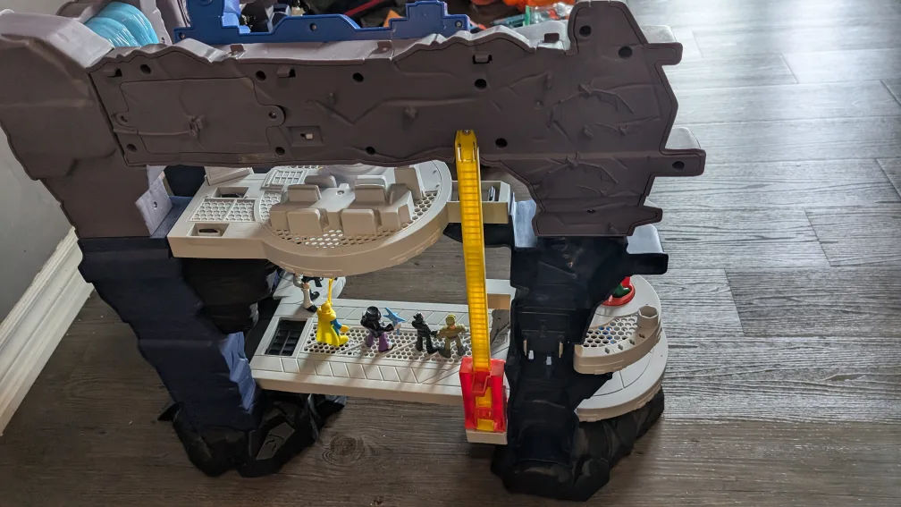 Imaginext BATCAVE + BATWING + BATSUB & More – Price Negotiable! image indicator(5)
