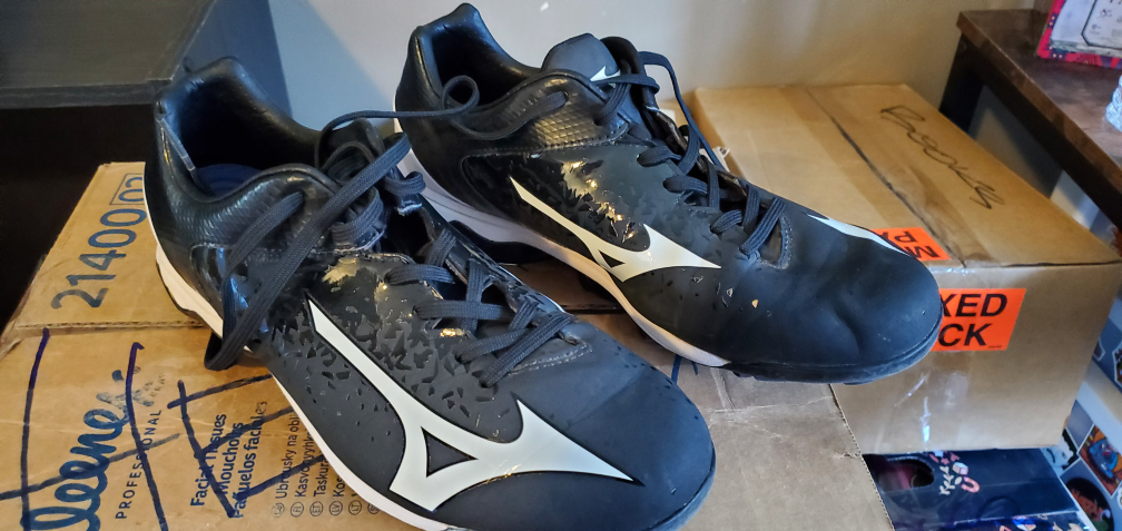 Mizuno women's cleets
