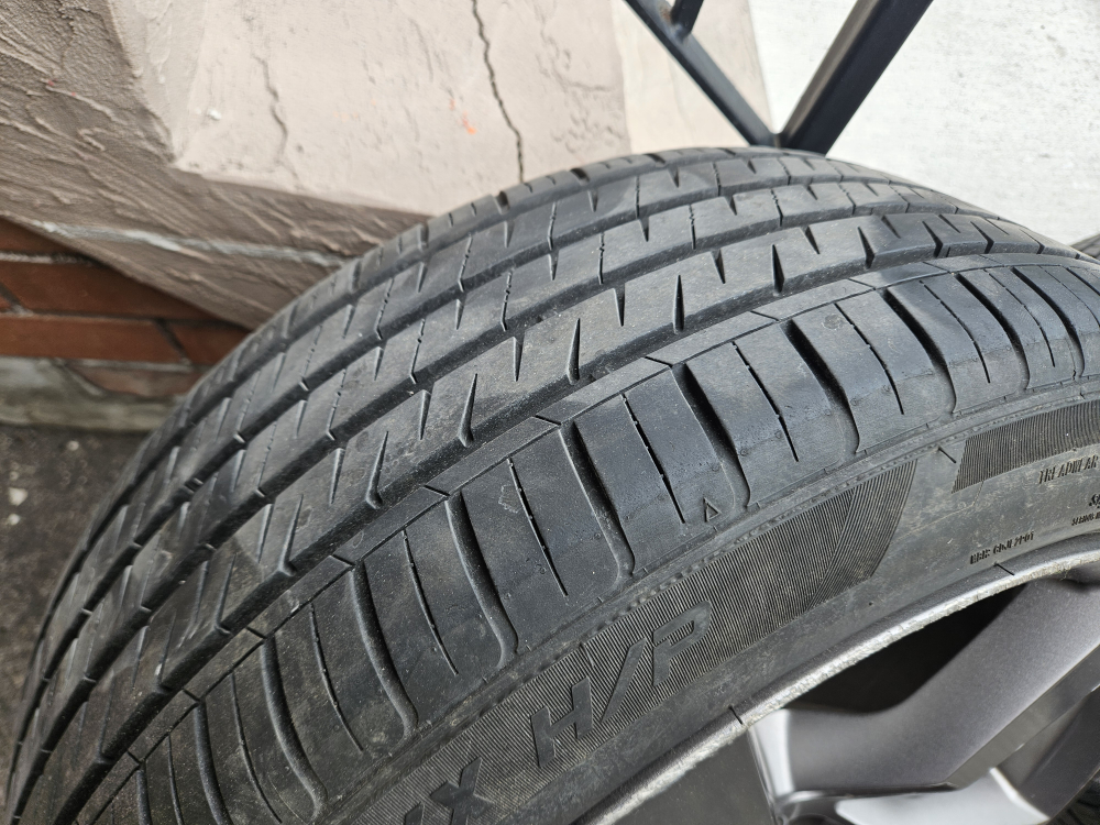 Set of 4 - 245/45ZR20 all season tires with Alloy rims - photo 4