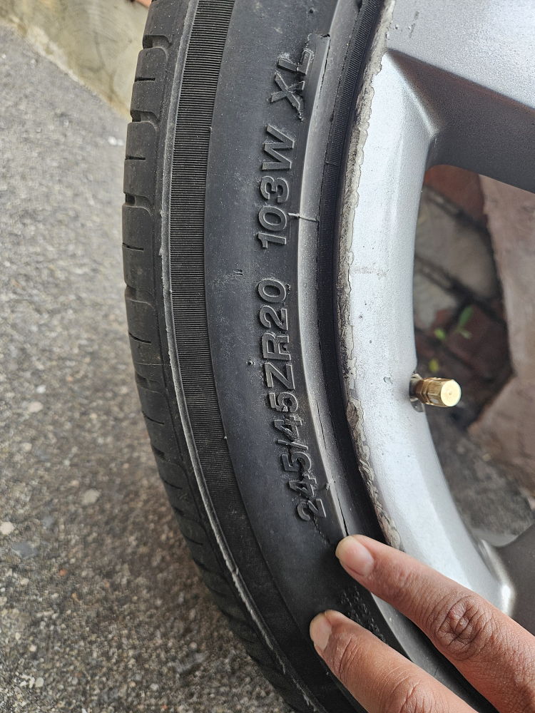 Set of 4 - 245/45ZR20 all season tires with Alloy rims - photo 5