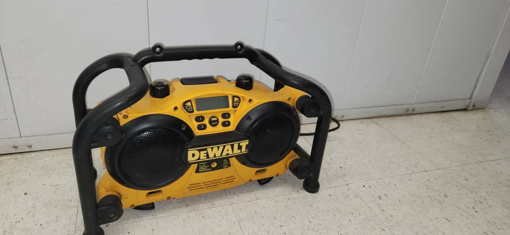 DEWALT DC011 Work Site Radio/Charger image indicator(2)