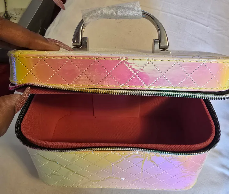Iridescent Vanity Case image indicator(2)