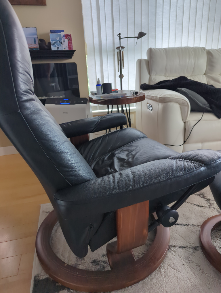 Stressless Black Leather Recliner and Ottoman - photo 4