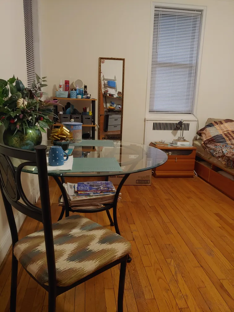 Glass Top Dining Table image indicator(3)