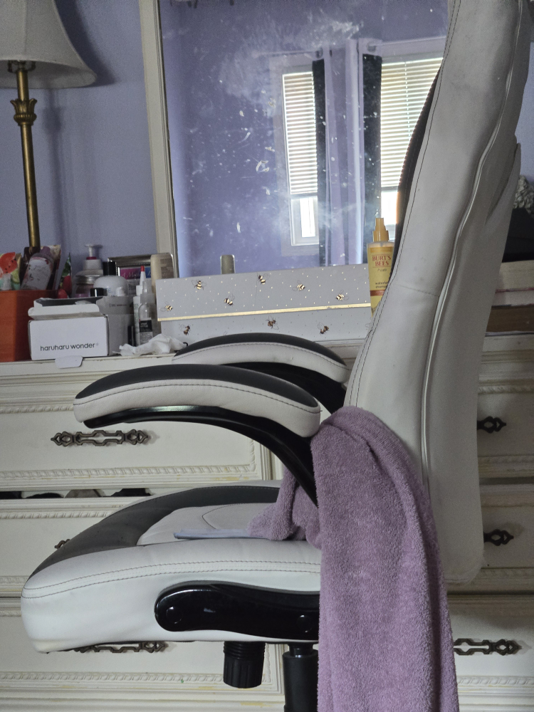 Comfortable gaming chair 💚