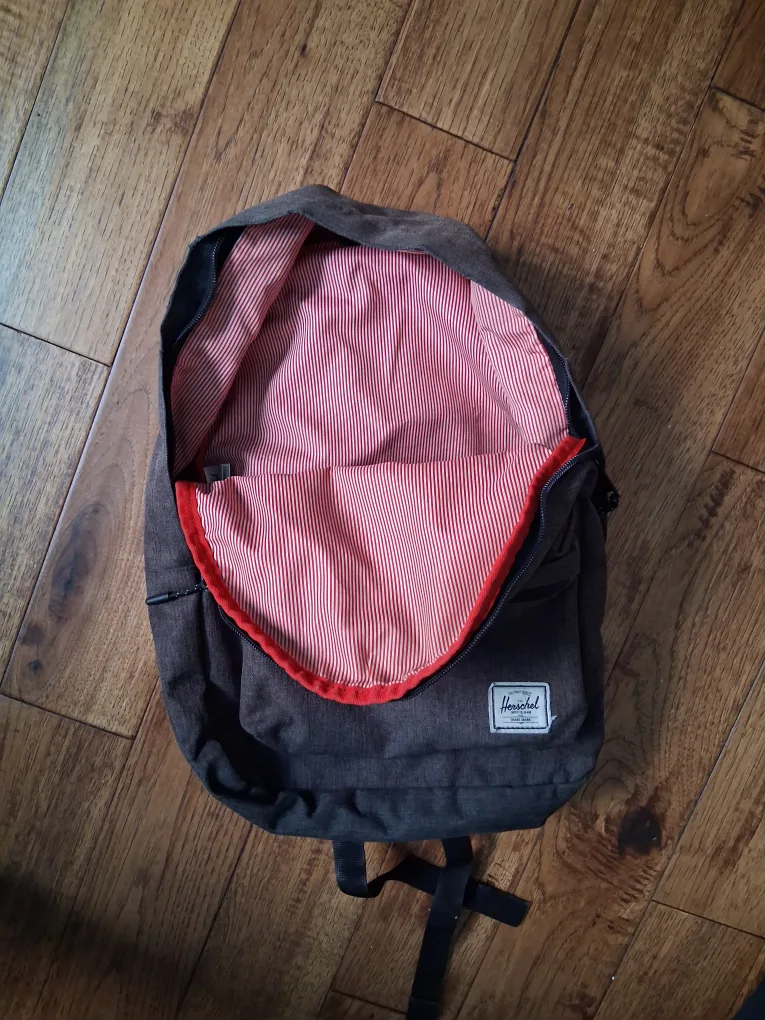 Herschel backpack image indicator(2)