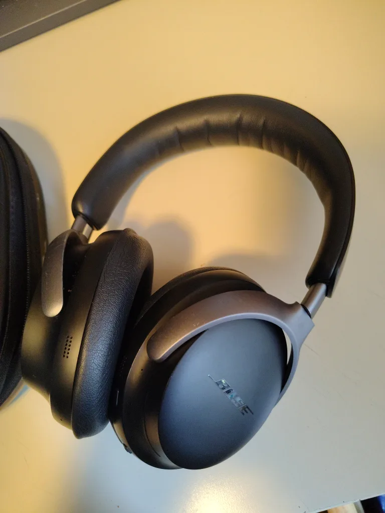 Bose QC ultra headphones image indicator(2)