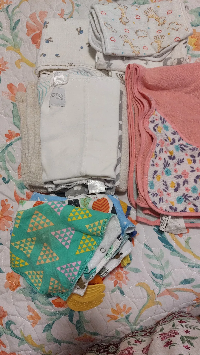 Baby bibs and washcloths image indicator(2)