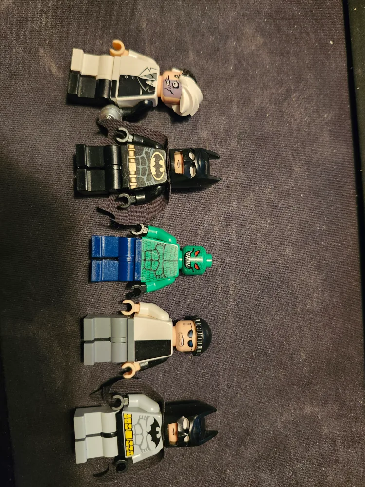 Lego Batman Minifigures thumbnail