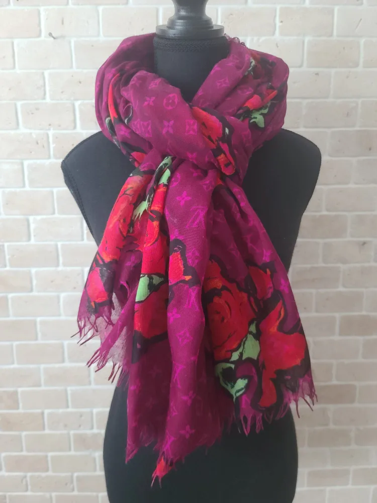 Louis Vuitton Scarf image indicator(5)