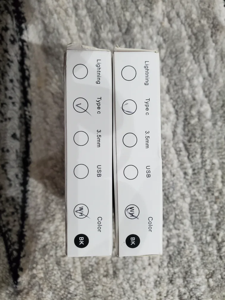 USB-C Headphones set of 2 image indicator(2)