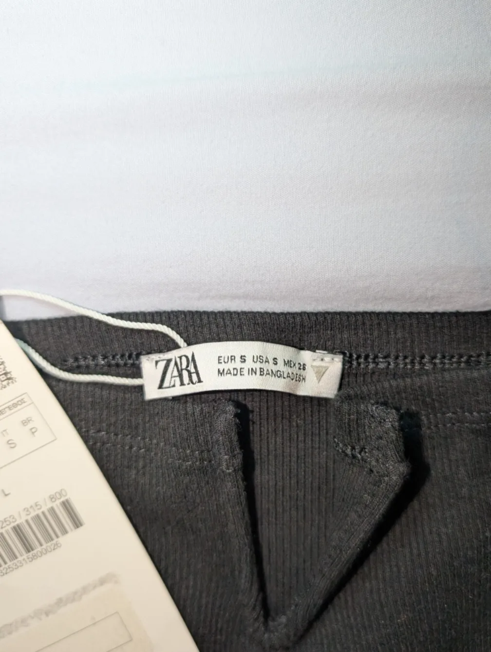 Zara Black Ribbed Crop Top - Size S image indicator(4)