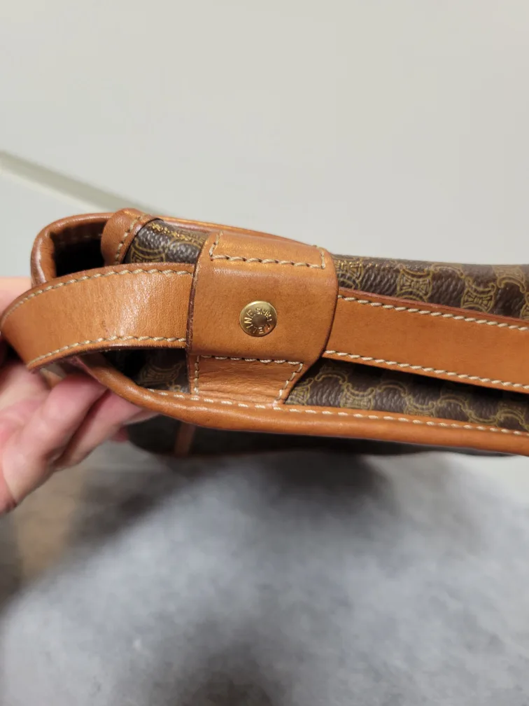 Celine Messenger Bag image indicator(8)