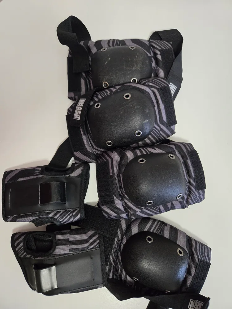 Skateboarding/Rollerblading Protective Gear Set thumbnail