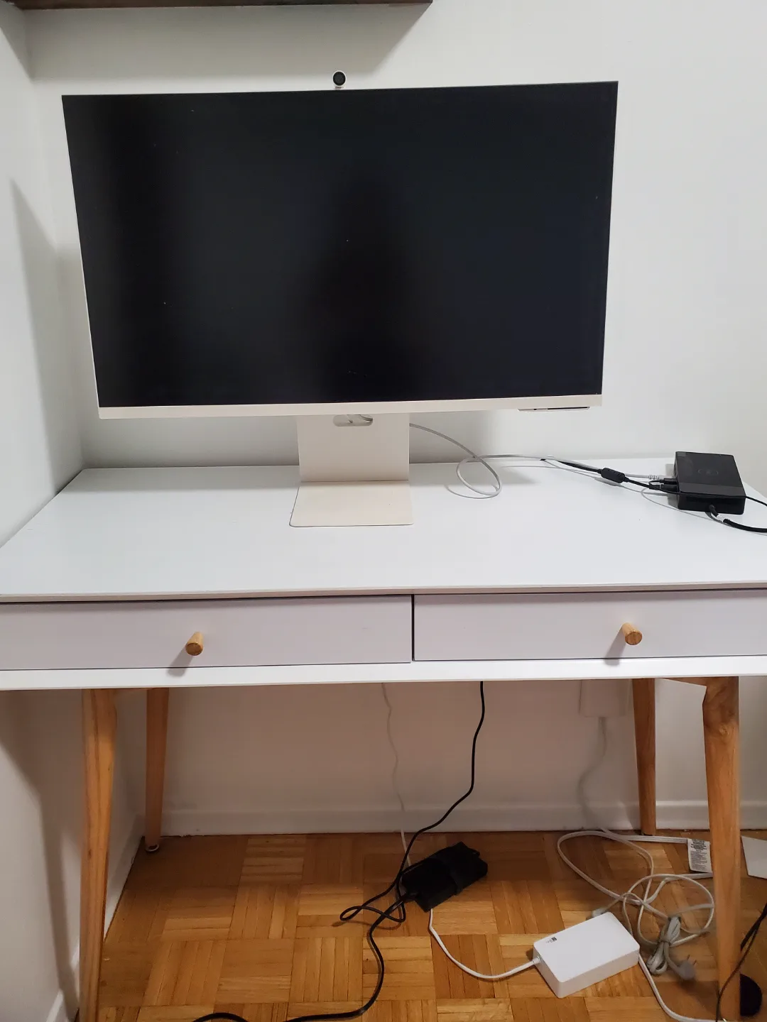 canvas minumal wood desk thumbnail