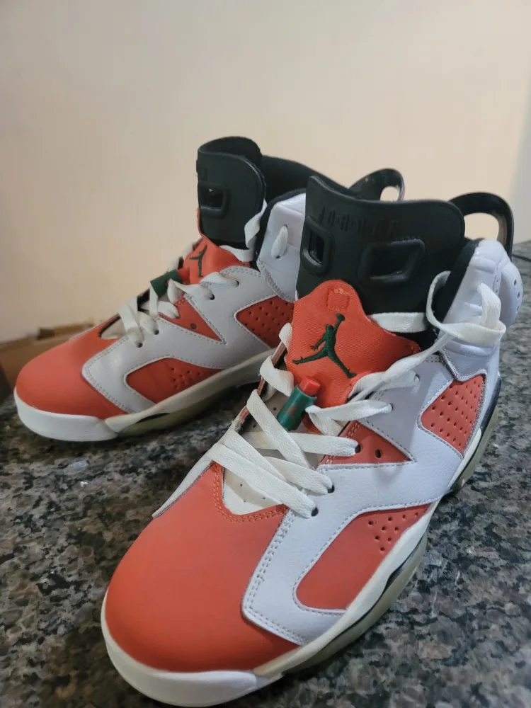 Men's Basketball Shoes - Orange & White Size 11 image indicator(2)