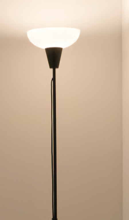 IKEA Floor Lamp - Black. With a warm white light bulb. - photo 2