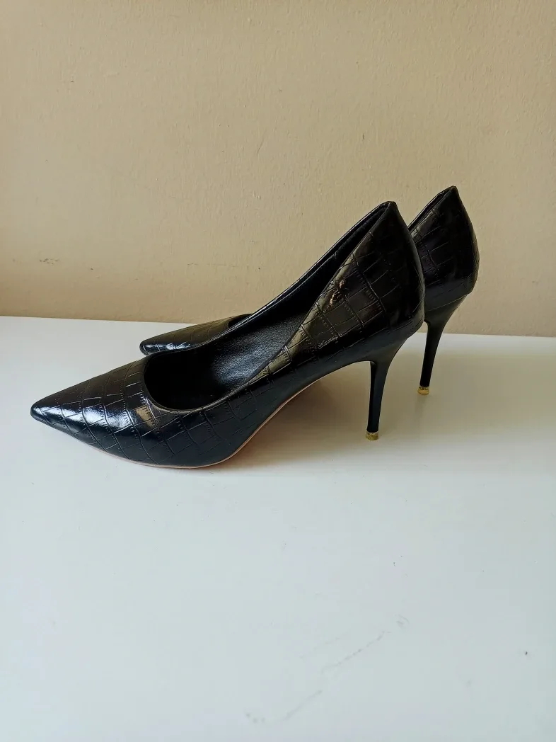 Worn 1x~Stiletto Heels size 8 image indicator(3)