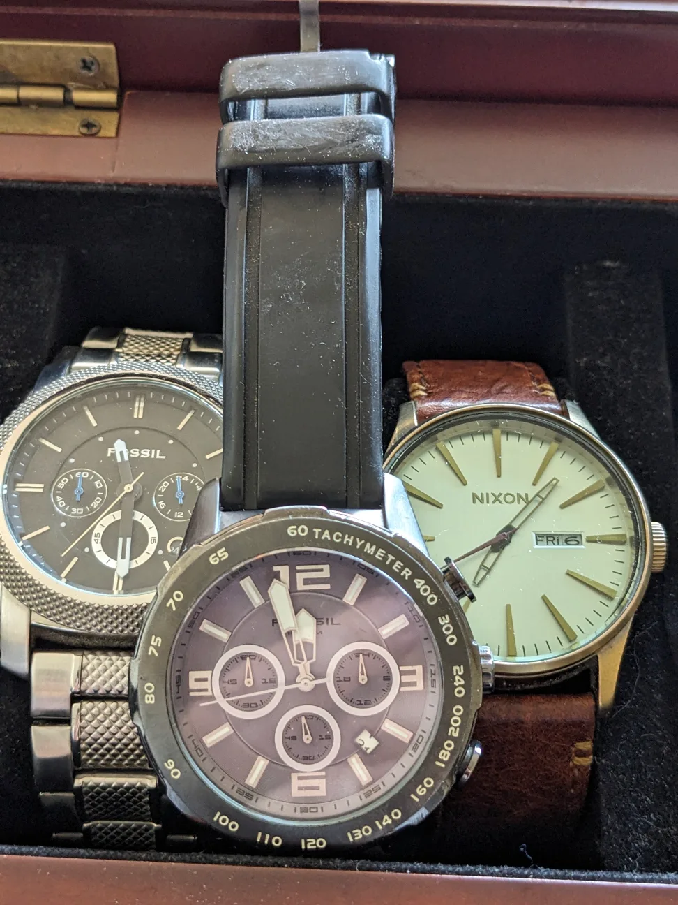 Watch bundle with display case - (Fossil/Nixon/G-Shock) image indicator(8)