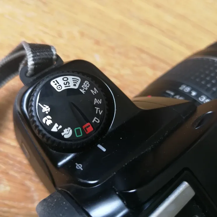 Canon EOS 3000D Camera with 28-80mm Lens image indicator(5)