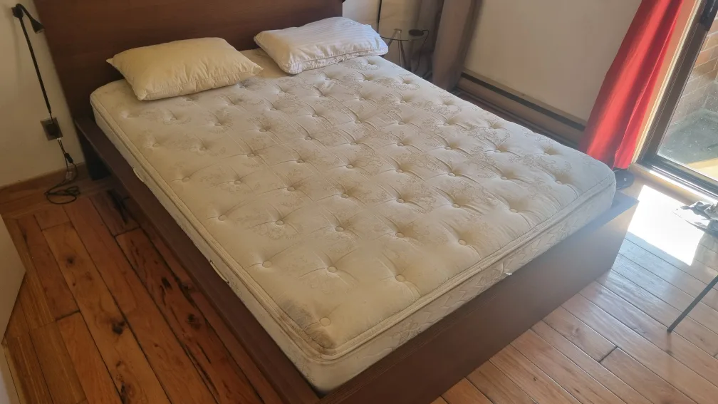 Queen Size Mattress - Gently Used thumbnail