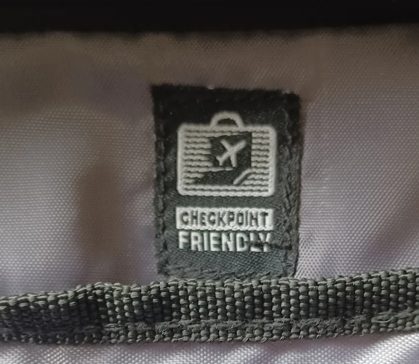 Sturdy, black laptop travel bag image indicator(5)