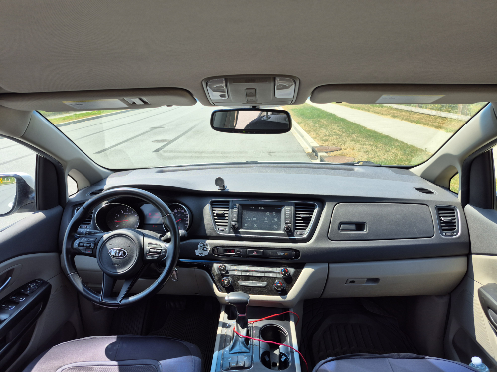 2018 Kia Sedona LX Minivan - White - photo 5