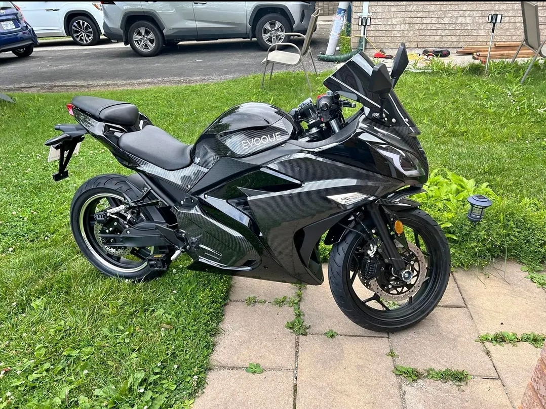 Evoque Black Motorcycle