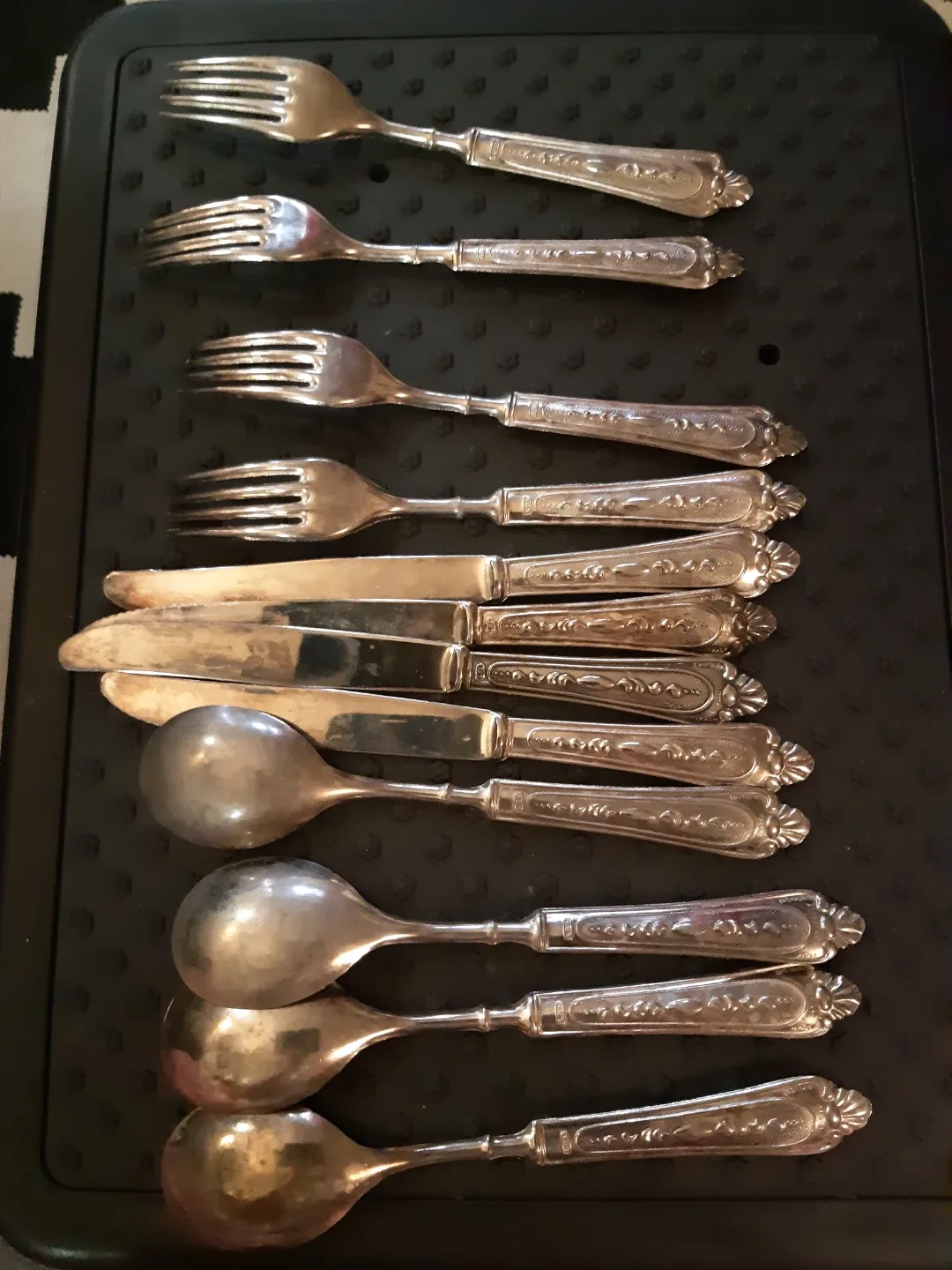 Silver cutlery set image indicator(2)