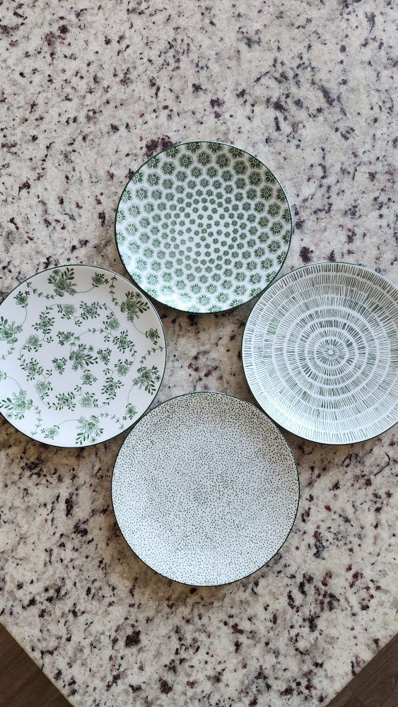 Brand New IKEA Set of 4 Decorative Side Plates - 18cm