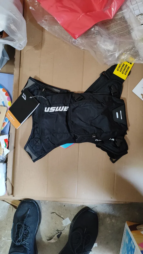 USWE Vertical 4 Hydration Pack image indicator(4)