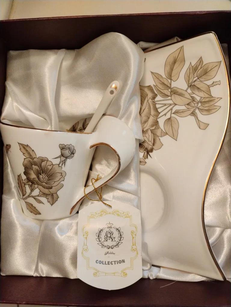 Adeline Collection Plate Set image indicator(2)