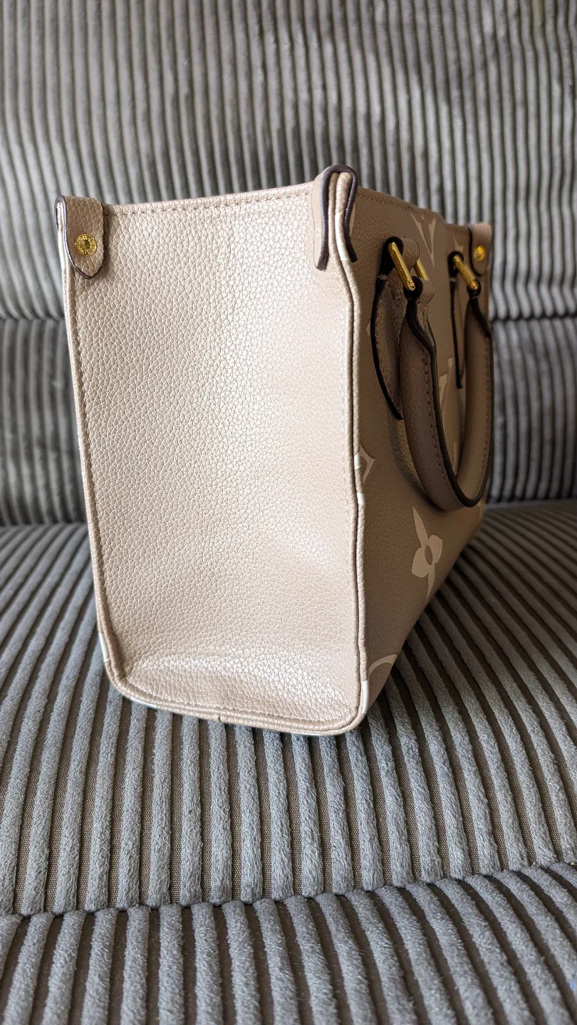 Lous Vuitton OnTheGo Tote – Beige, Clean, Stylish & Negotiable image indicator(3)