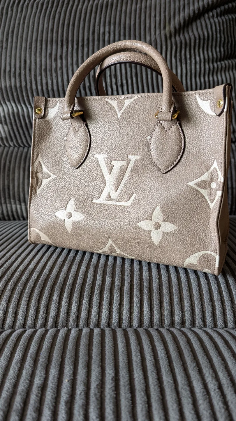 Lous Vuitton OnTheGo Tote – Beige, Clean, Stylish & Negotiable image indicator(4)