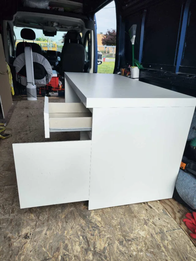 💚🥕White Desk with Drawers thumbnail