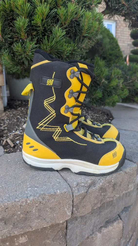 5150 Snowboard Boots - kids size 5 thumbnail
