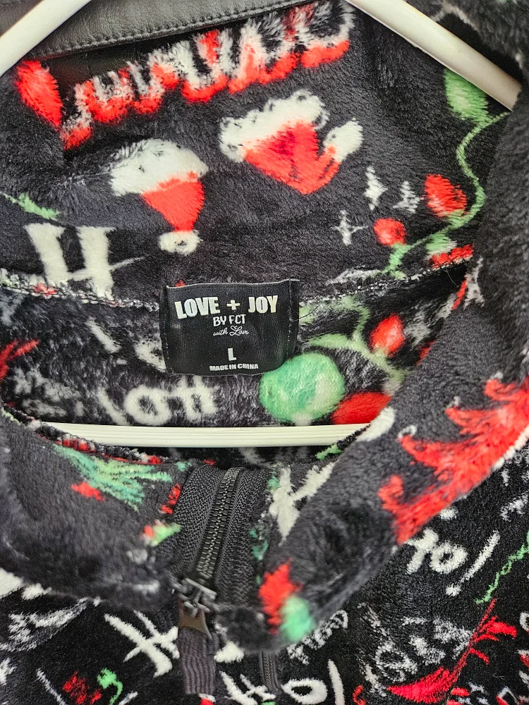 Love + Joy Holiday Fleece Pullover - Size L image indicator(2)