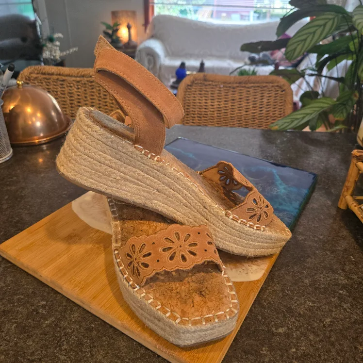 Brown Suede & Jute Wedge Platform Sandals size 8.5 image indicator(3)