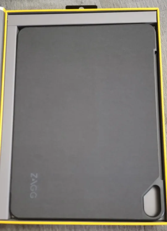 ZAGG Folio Wireless Keyboard & Case for 11-inch iPad Pro image indicator(3)