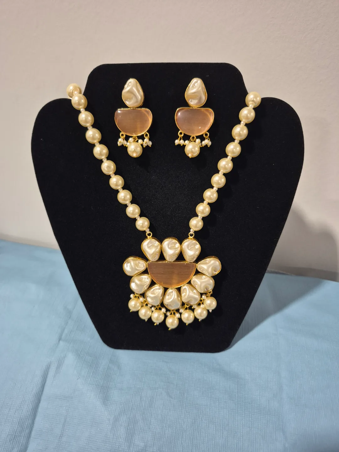 Pearl Necklace and Earrings Set thumbnail