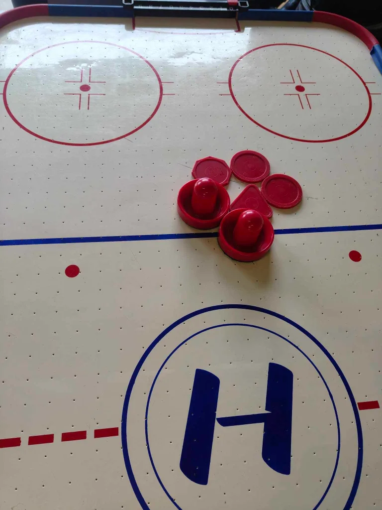 Air Hockey Table with Accessories image indicator(9)
