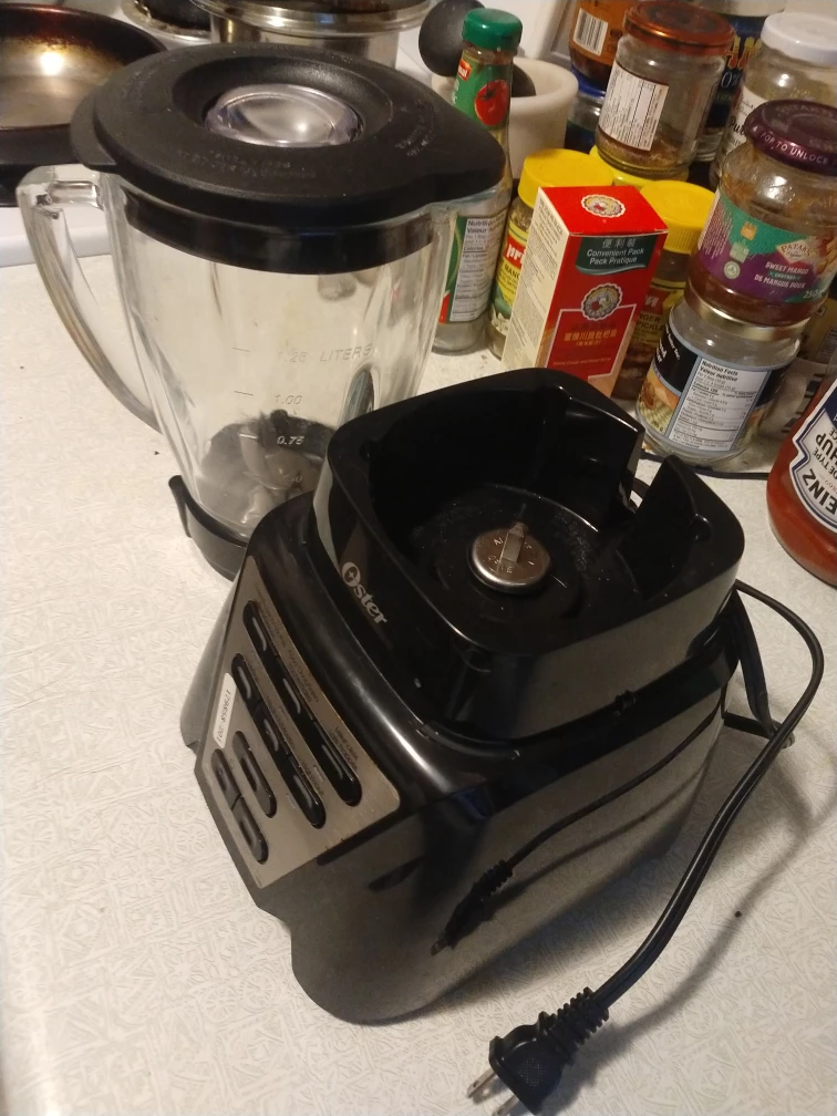 Oster Pro 1200 Plus Blender with Smoothie Cup - photo 2