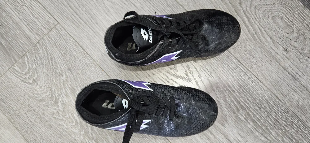 Lotto Soccer Cleats - Girls/Fillies Size 4 image indicator(2)