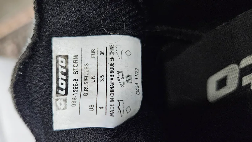 Lotto Soccer Cleats - Girls/Fillies Size 4 image indicator(4)