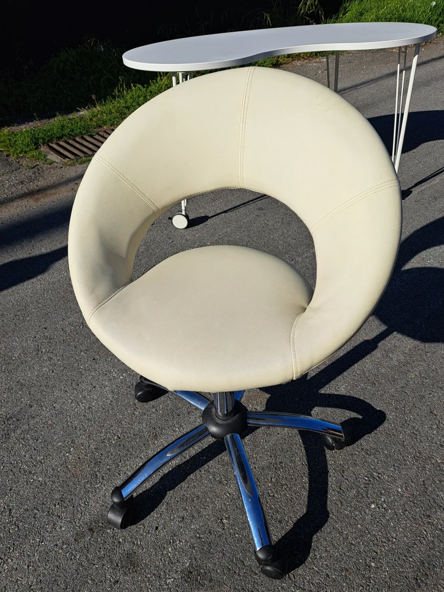 FREE DELIVERY Cute office chair thumbnail
